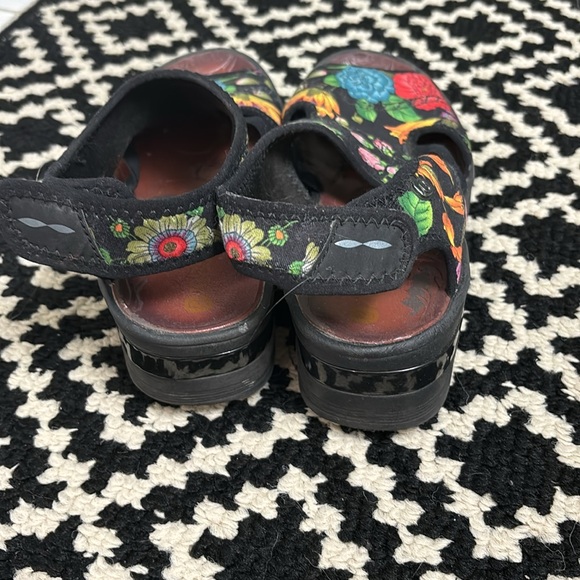 BZees floral sandal wedges - Picture 3 of 6